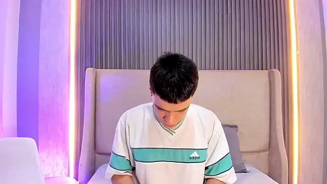 Snapshot of BenitoSaenz chatting on February 18, 12:45 pm BenitoSaenz online show from February 18, 12:45 pm