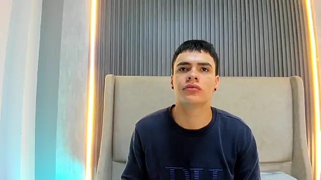 Snapshot of BenitoSaenz chatting on February 25, 1:32 pm BenitoSaenz online show from February 25, 1:32 pm