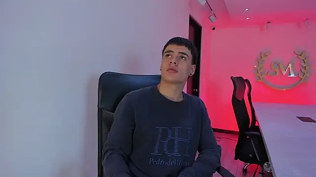 Snapshot of BenitoSaenz chatting on February 27, 12:49 pm BenitoSaenz online show from February 27, 12:49 pm