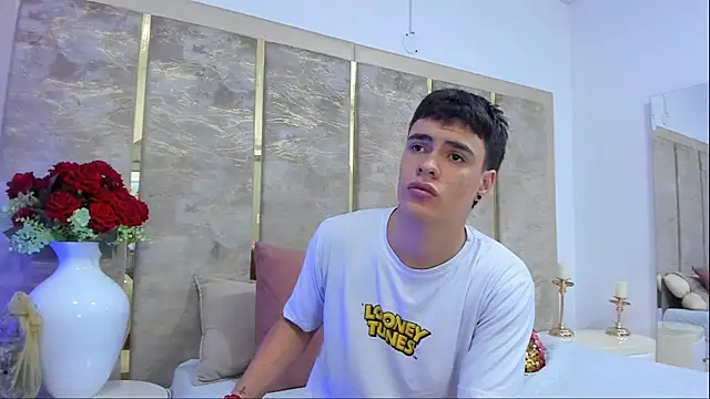 Snapshot of BenitoSaenz chatting on March 18, 1:25 pm BenitoSaenz online show from March 18, 1:25 pm