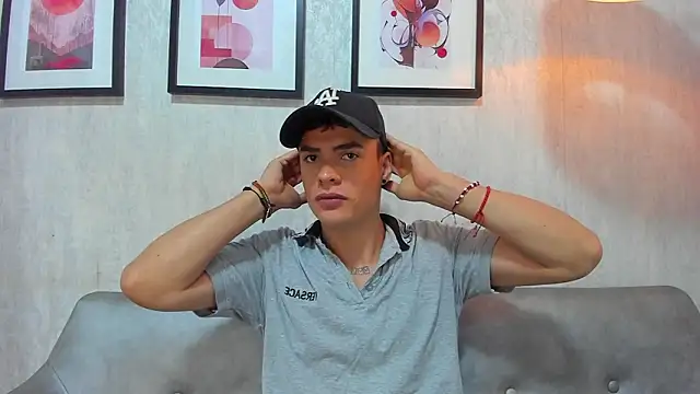 Snapshot of BenitoSaenz chatting on March 19, 12:53 pm BenitoSaenz online show from March 19, 12:53 pm