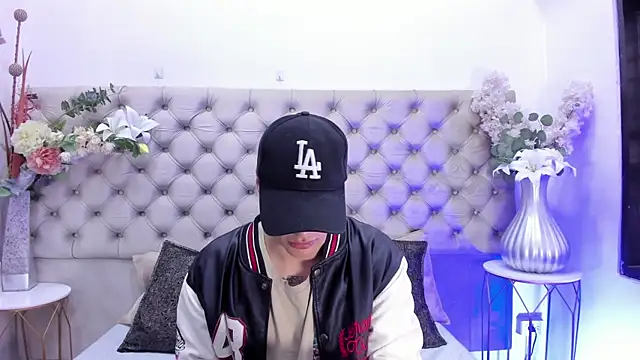 Snapshot of BenitoSaenz chatting on March 24, 1:05 pm BenitoSaenz online show from March 24, 1:05 pm