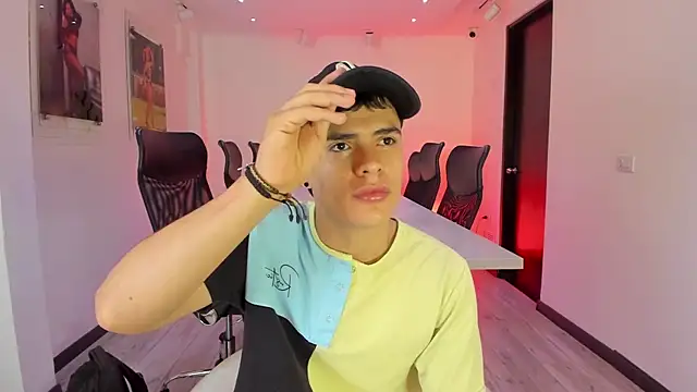 Snapshot of BenitoSaenz chatting on March 25, 1:06 pm BenitoSaenz online show from March 25, 1:06 pm