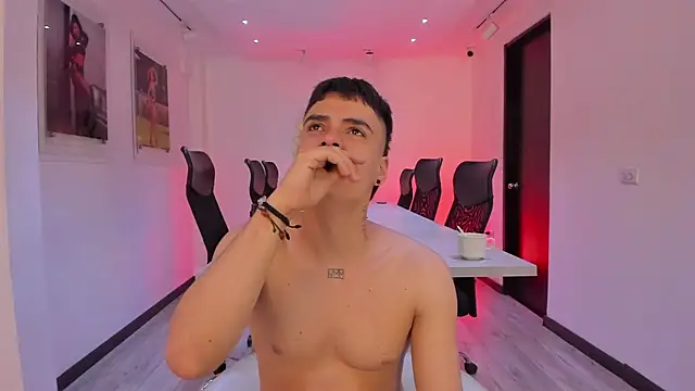 Snapshot of BenitoSaenz chatting on March 26, 12:33 pm BenitoSaenz online show from March 26, 12:33 pm