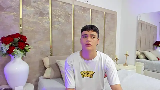 Snapshot of BenitoSaenz chatting on March 30, 12:39 pm BenitoSaenz online show from March 30, 12:39 pm