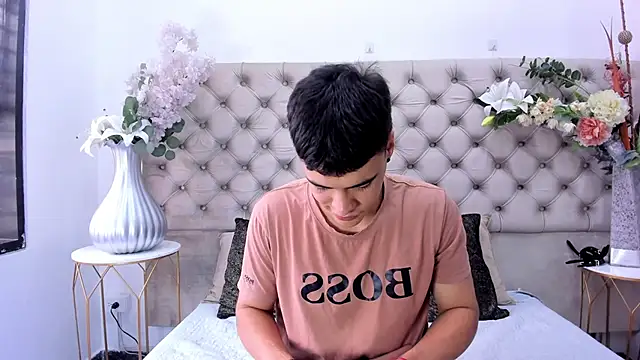 Snapshot of BenitoSaenz chatting on April 4, 12:35 pm BenitoSaenz online show from April 4, 12:35 pm