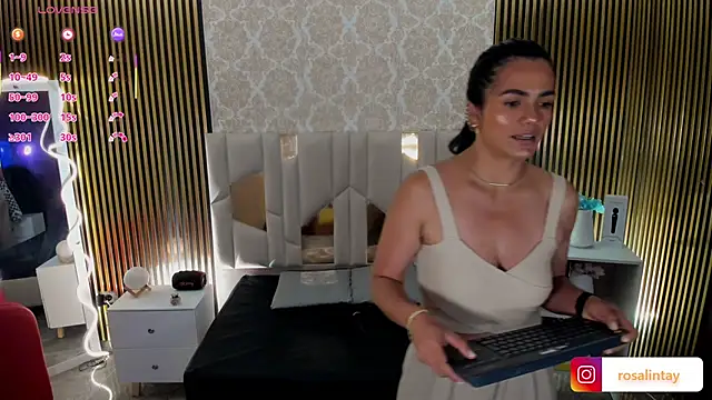 Snapshot of Rosalind_tay chatting on September 29, 10:31 am Rosalind tay online show from September 29, 10:31 am