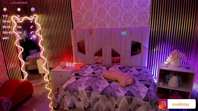 Snapshot of Rosalind_tay chatting on October 17, 11:35 am Rosalind tay online show from October 17, 11:35 am