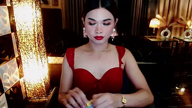 BigCockMaxineTS online show from October 3, 9:50 am