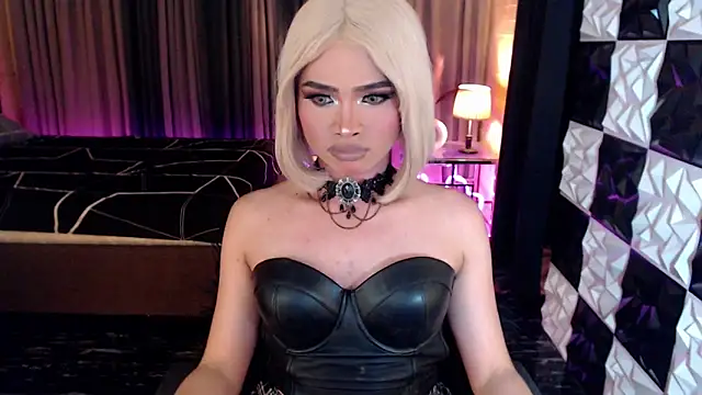 BigCockMaxineTS online show from October 27, 5:39 pm