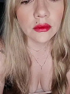 Snapshot of cameron_06 chatting on March 4, 12:11 pm cameron 06 online show from March 4, 12:11 pm