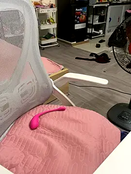 Snapshot of Mina048 chatting on September 29, 6:29 am Mina048 online show from September 29, 6:29 am