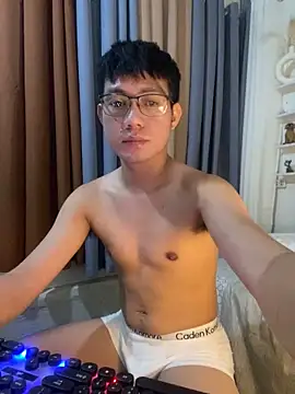 Snapshot of xshyboyx chatting on October 23, 4:06 pm xshyboyx online show from October 23, 4:06 pm