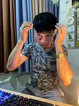 Snapshot of xshyboyx chatting on November 1, 1:24 pm xshyboyx online show from November 1, 1:24 pm