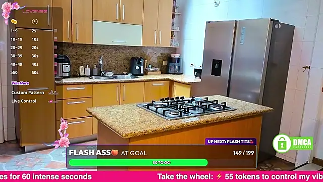 Snapshot of Miasiren chatting on March 27, 7:24 pm Miasiren online show from March 27, 7:24 pm