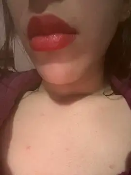 Snapshot of Mimisixo chatting on April 11, 6:23 pm Mimisixo online show from April 11, 6:23 pm
