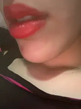 Snapshot of Mimisixo chatting on April 15, 11:16 pm Mimisixo online show from April 15, 11:16 pm