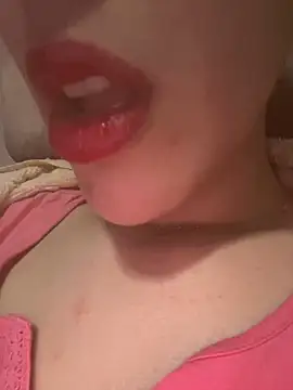 Snapshot of Mimisixo chatting on April 28, 11:43 pm Mimisixo online show from April 28, 11:43 pm