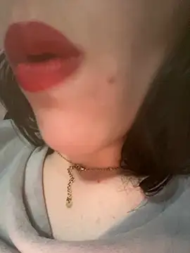 Snapshot of Mimisixo chatting on May 10, 4:34 pm Mimisixo online show from May 10, 4:34 pm