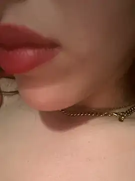 Snapshot of Mimisixo chatting on May 16, 12:18 am Mimisixo online show from May 16, 12:18 am