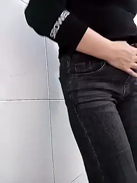 Snapshot of Ariana-Vy chatting on March 24, 1:21 am Ariana-Vy online show from March 24, 1:21 am