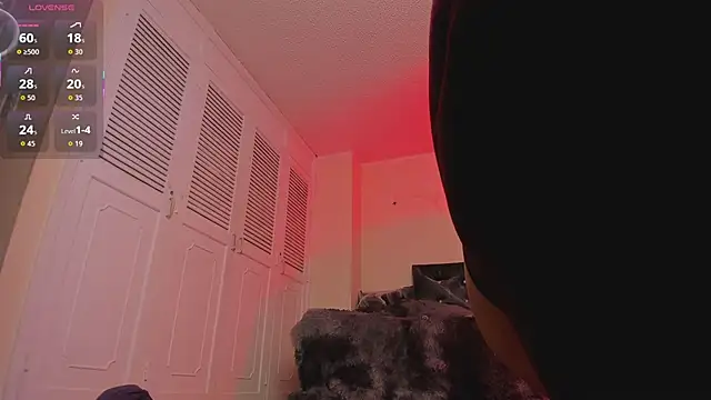 Snapshot of Draculairis chatting on October 25, 2:35 pm Draculairis online show from October 25, 2:35 pm