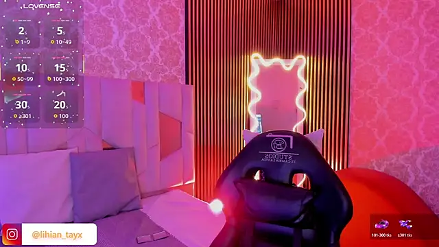 LIHIAN TAY online show from November 4, 3:49 am