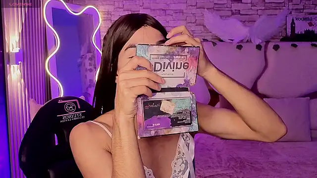 LIHIAN TAY online show from February 20, 12:27 pm