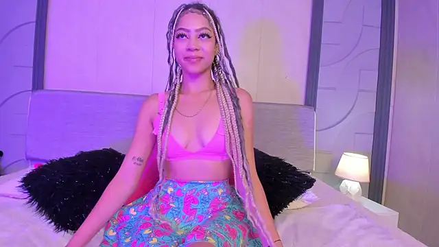 Snapshot of JenniferHills chatting on November 1, 12:01 am JenniferHills online show from November 1, 12:01 am