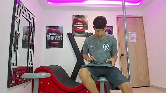 RED EMPIRE online show from September 17, 1:24 pm