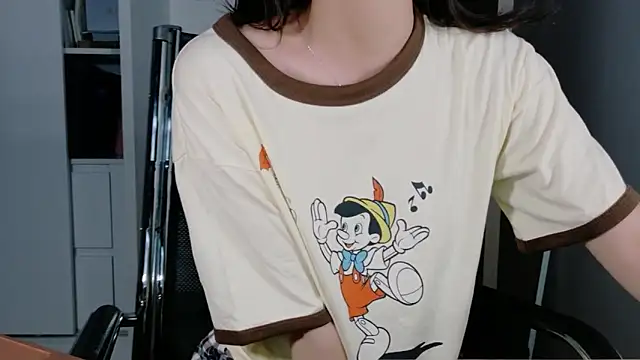 Snapshot of Ryeon_99 chatting on February 22, 2:26 pm Ryeon 99 online show from February 22, 2:26 pm