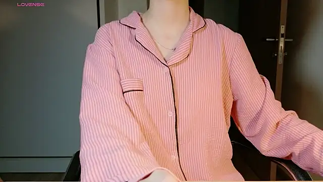 Snapshot of Ryeon_99 chatting on March 15, 3:07 pm Ryeon 99 online show from March 15, 3:07 pm