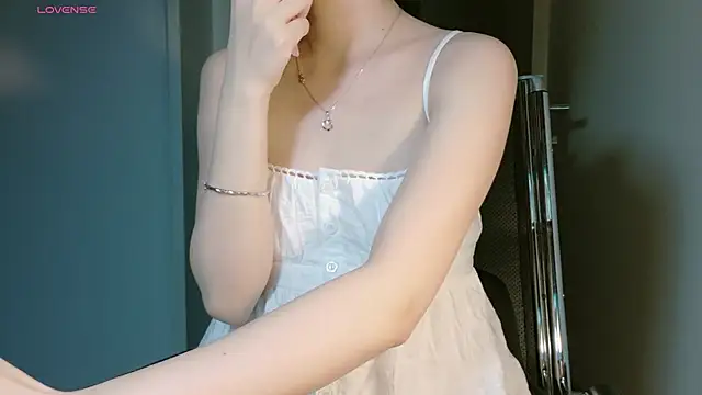 Snapshot of Ryeon_99 chatting on March 27, 2:17 pm Ryeon 99 online show from March 27, 2:17 pm