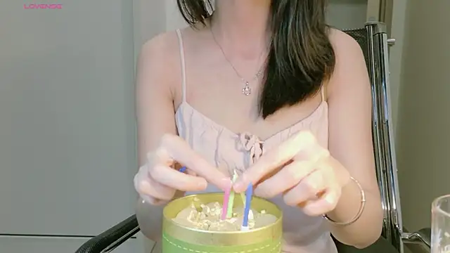 Snapshot of Ryeon_99 chatting on March 29, 3:23 pm Ryeon 99 online show from March 29, 3:23 pm