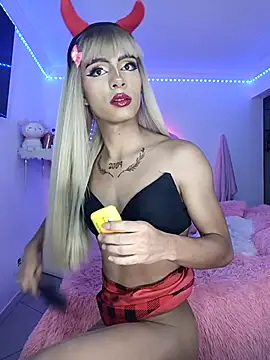 Snapshot of annie_thomson00 chatting on February 3, 2:53 am annie thomson00 online show from February 3, 2:53 am