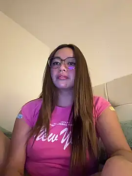 Snapshot of urasianlady chatting on December 23, 8:12 am urasianlady online show from December 23, 8:12 am