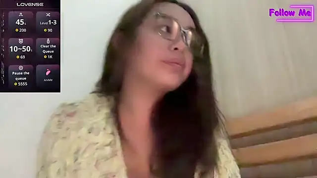 Snapshot of urasianlady chatting on January 10, 1:02 pm urasianlady online show from January 10, 1:02 pm