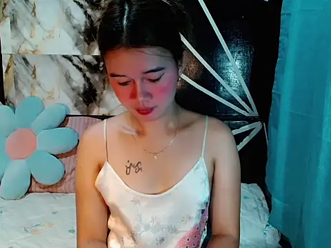 Snapshot of urgirl_mikah chatting on February 17, 11:00 pm urgirl mikah online show from February 17, 11:00 pm