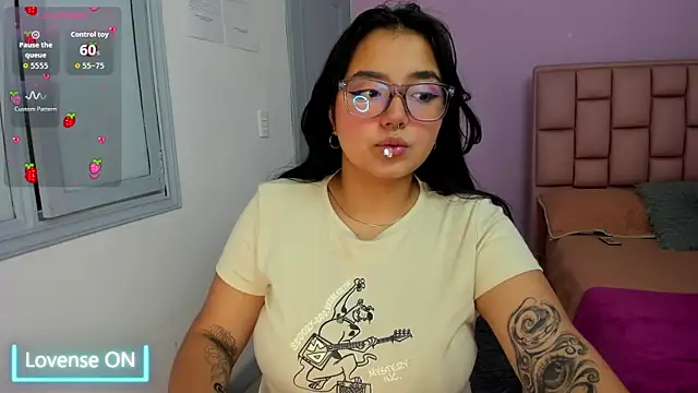 Snapshot of SofiDoll_cg chatting on October 22, 12:05 pm SofiDoll cg online show from October 22, 12:05 pm