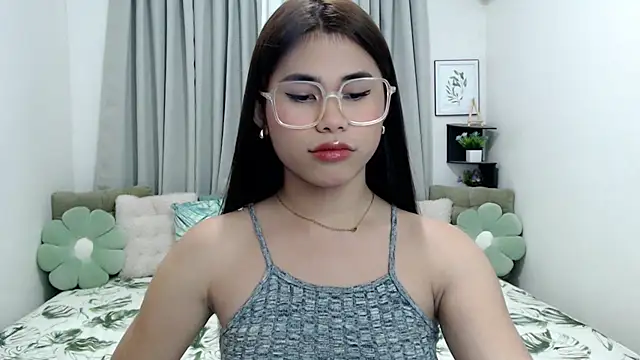 PrettyBlythes TS online show from December 15, 5:34 am