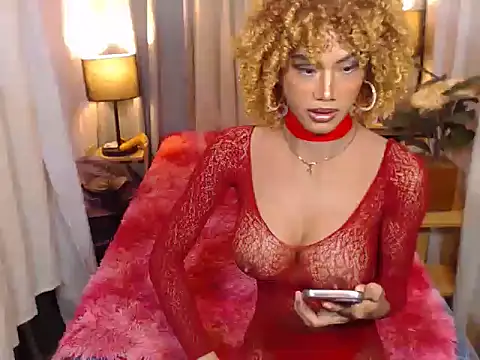 DAYANARAHFOX online show from March 4, 11:00 pm