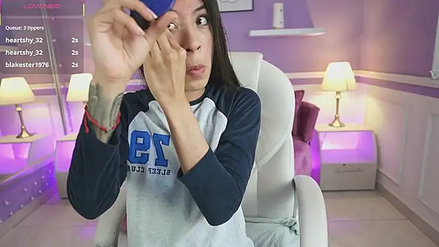 NicoleCrawft online show from October 6, 7:33 pm