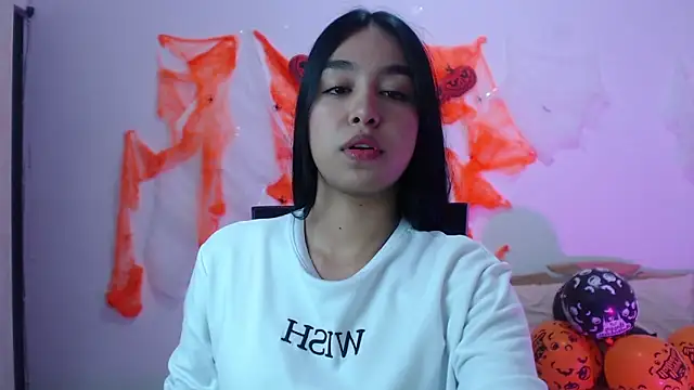 Snapshot of kyra_fox_ chatting on October 14, 1:34 pm kyra fox online show from October 14, 1:34 pm