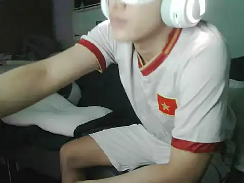 boyhigh1997 online show from May 8, 2:17 am