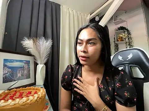 Snapshot of Sweetasian_cum chatting on October 4, 4:32 am Sweetasian cum online show from October 4, 4:32 am