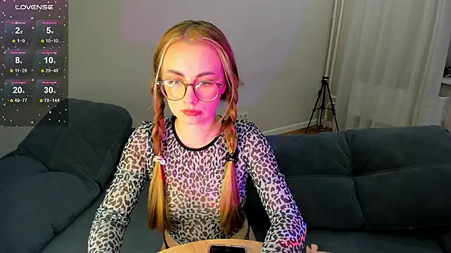 Snapshot of MewStella chatting on October 5, 5:33 pm MewStella online show from October 5, 5:33 pm