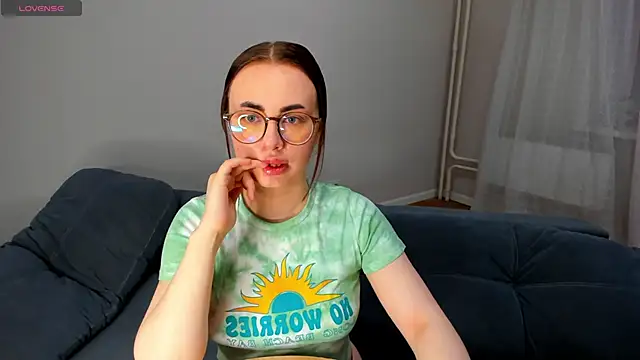 MewStella online show from May 5, 4:15 pm