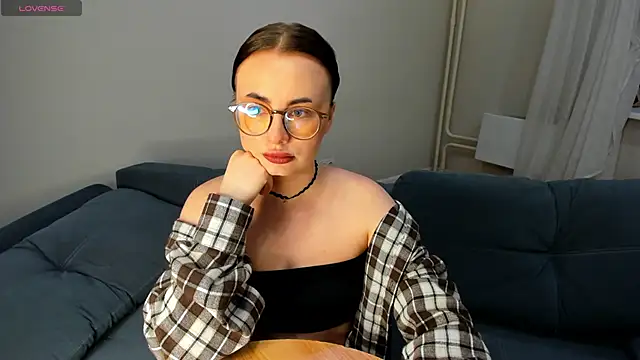MewStella online show from May 8, 7:19 pm