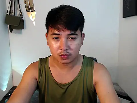 Snapshot of JboyGiant005 chatting on October 2, 6:09 am JboyGiant005 online show from October 2, 6:09 am
