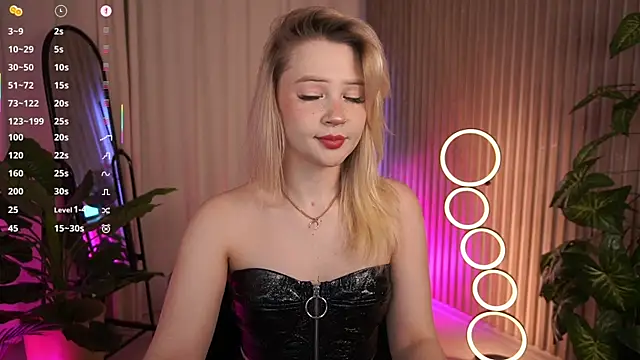 Snapshot of LauraWifeness chatting on December 14, 6:30 am LauraWifeness online show from December 14, 6:30 am